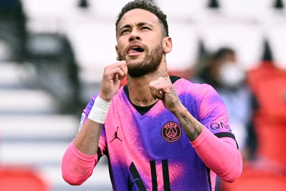 南宫网址 -广州队训练开放日，今夜调整名单引欢呼，法甲在即，数据趋势出现新变化(广州队解散不伤恒大足校)